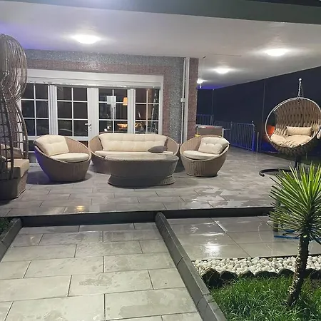 Private Daily With Pool *